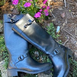Cole Haan women’s water proof rain/snow black boots. Size 10.